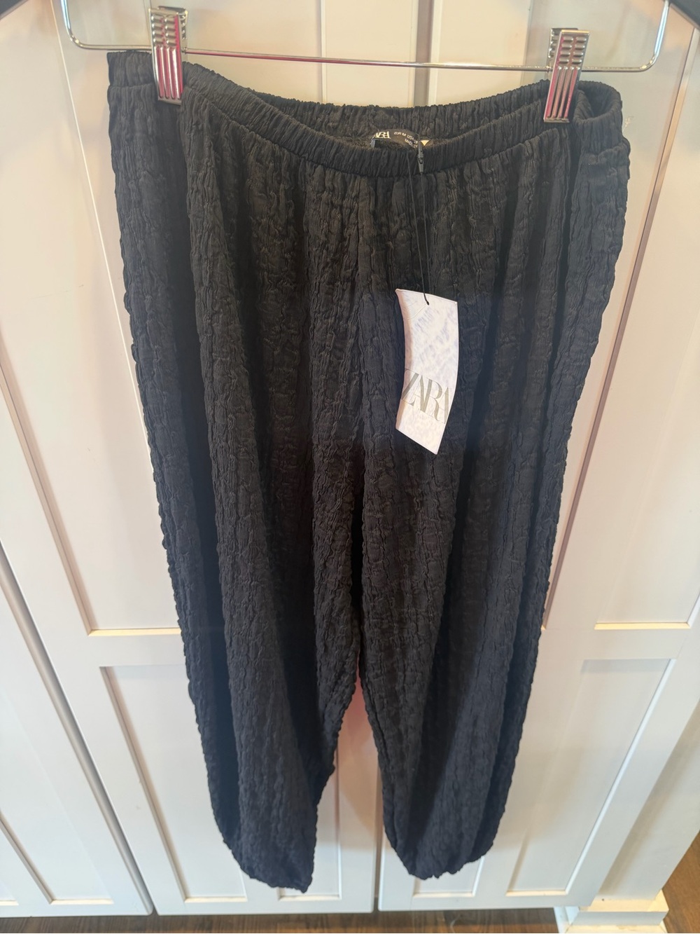 NWT-Size-Med Zara Textured Black Elastic Waist Pants